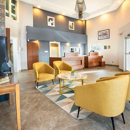 Quality Suites Whitby Εξωτερικό φωτογραφία