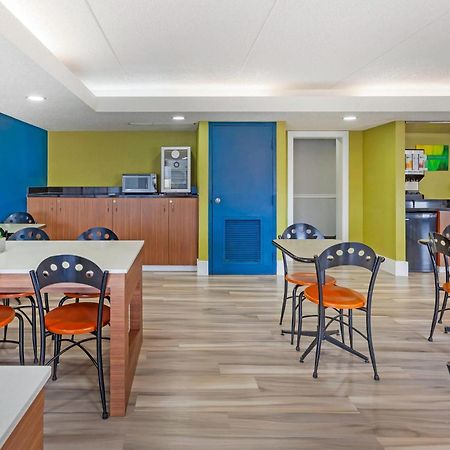 Quality Suites Whitby Εξωτερικό φωτογραφία