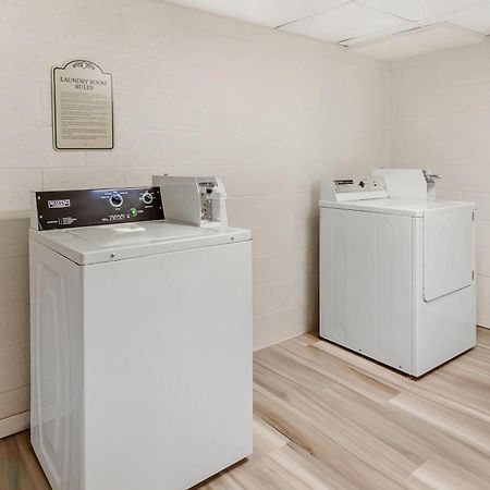 Quality Suites Whitby Εξωτερικό φωτογραφία