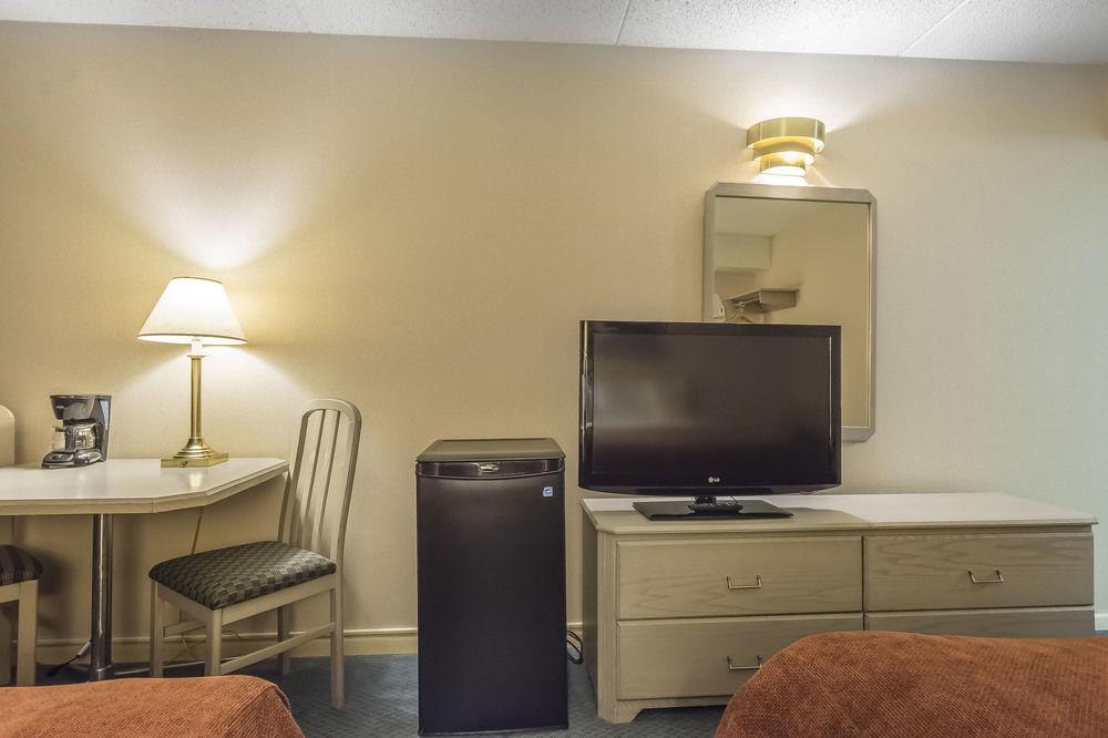 Quality Suites Whitby Εξωτερικό φωτογραφία