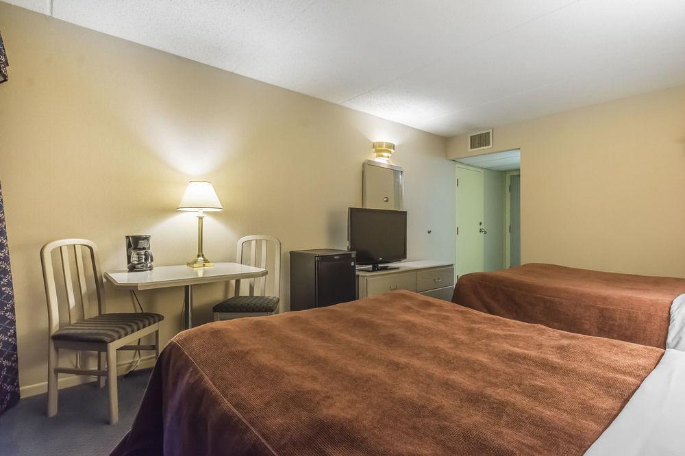 Quality Suites Whitby Εξωτερικό φωτογραφία