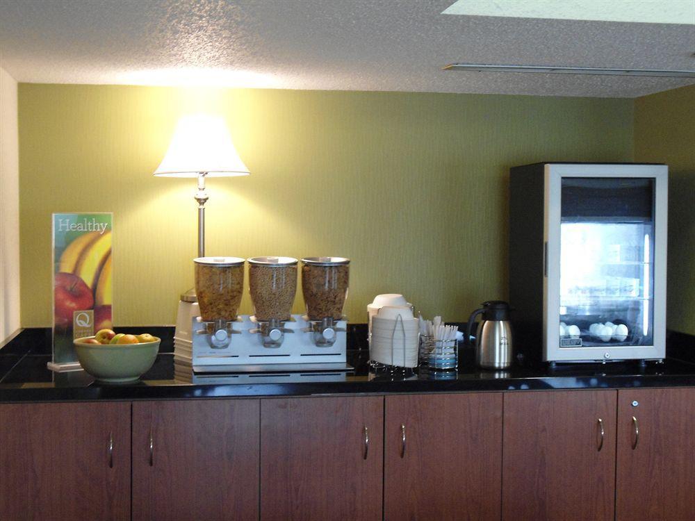 Quality Suites Whitby Εξωτερικό φωτογραφία