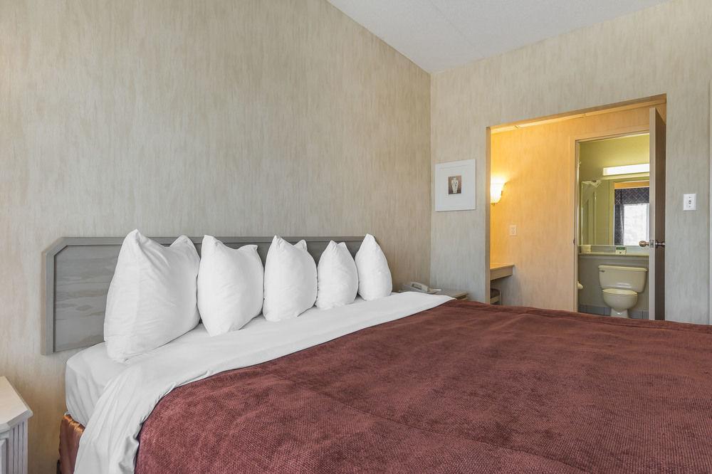 Quality Suites Whitby Εξωτερικό φωτογραφία