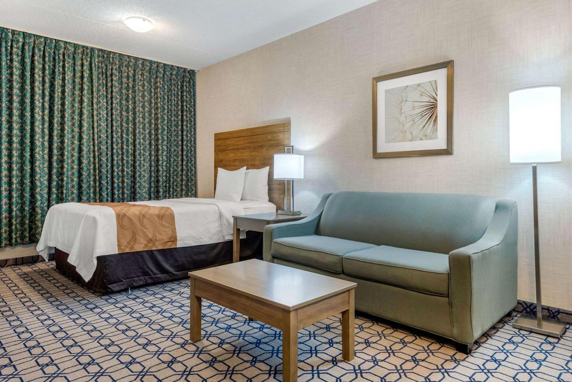 Quality Suites Whitby Εξωτερικό φωτογραφία