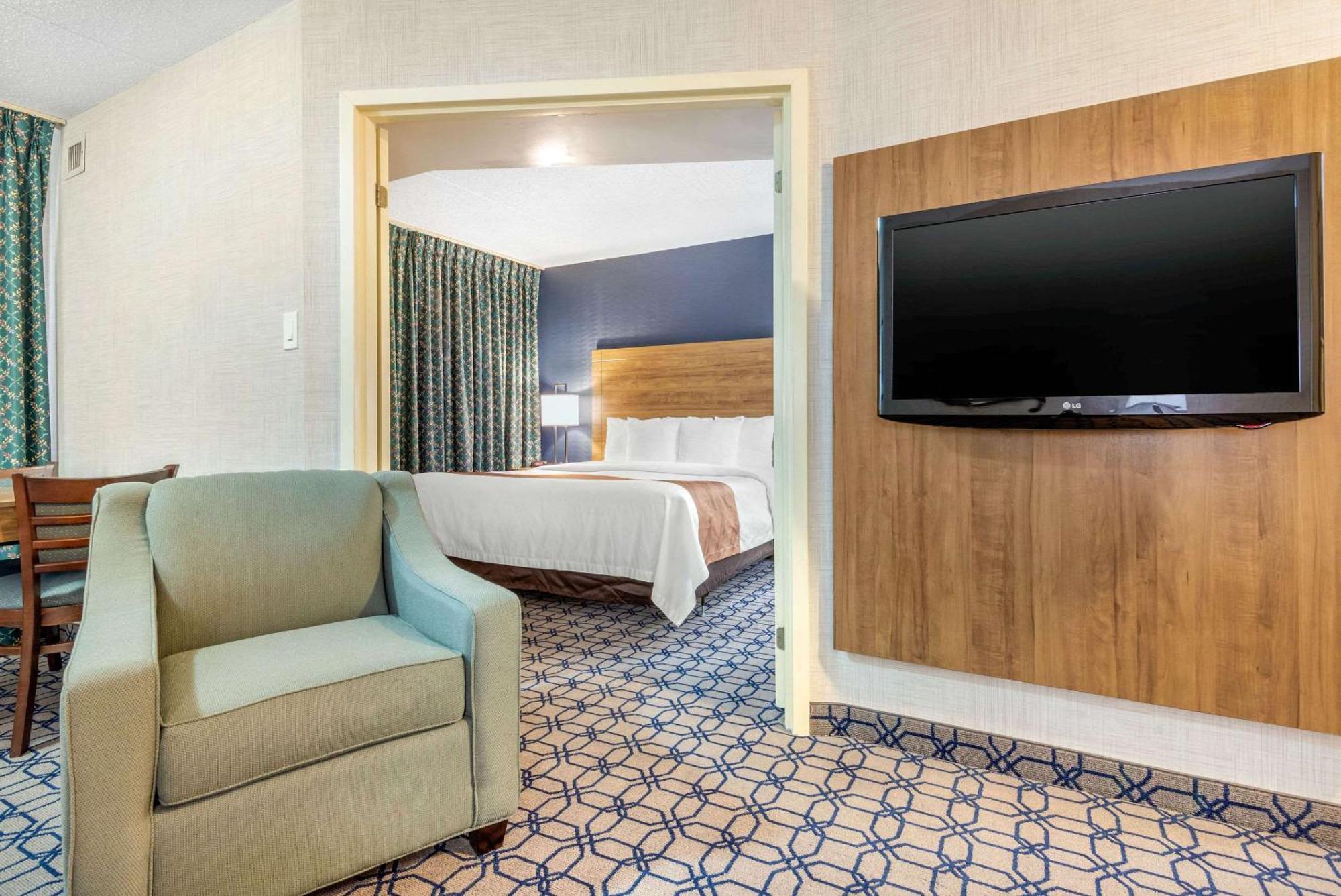 Quality Suites Whitby Εξωτερικό φωτογραφία