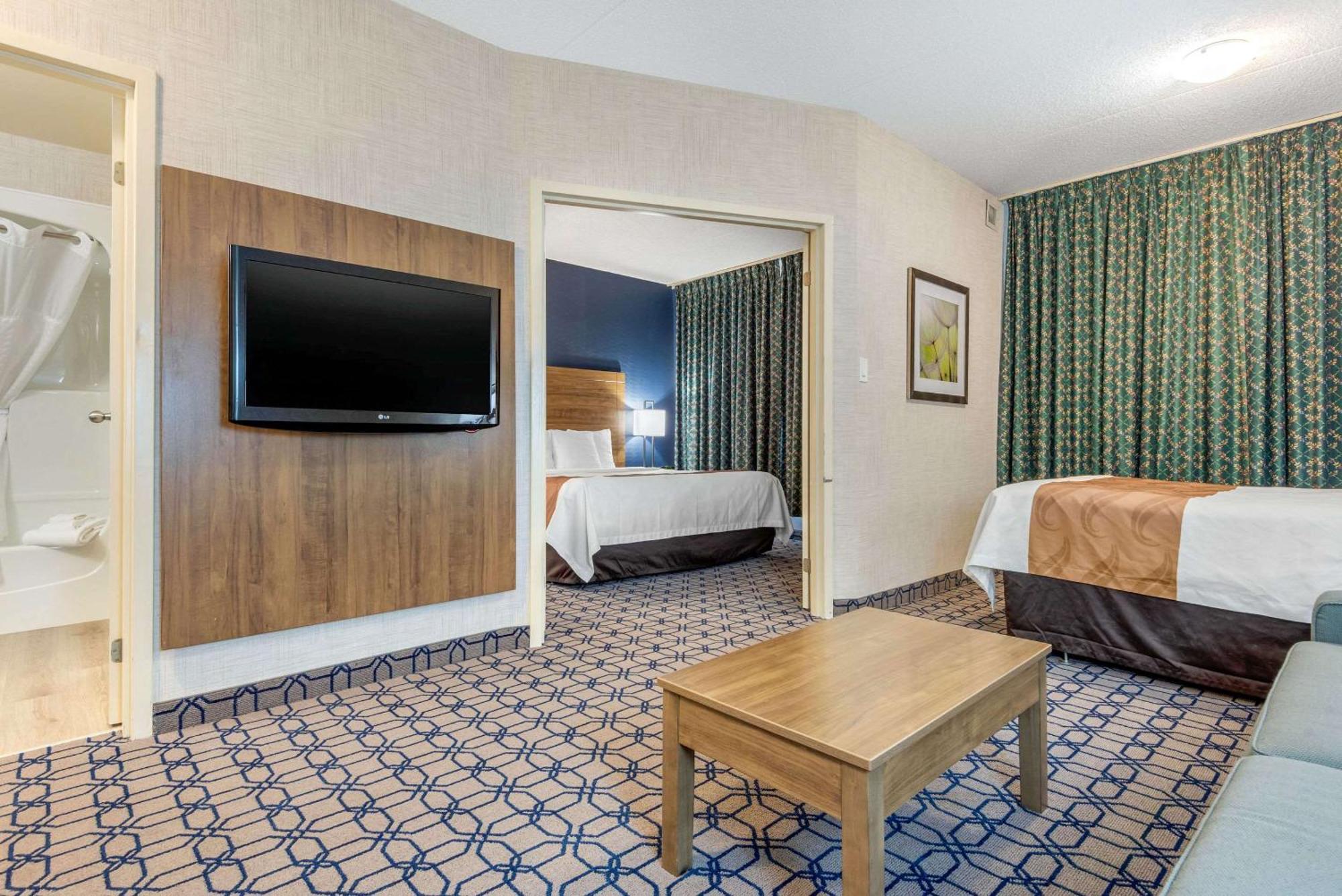 Quality Suites Whitby Εξωτερικό φωτογραφία