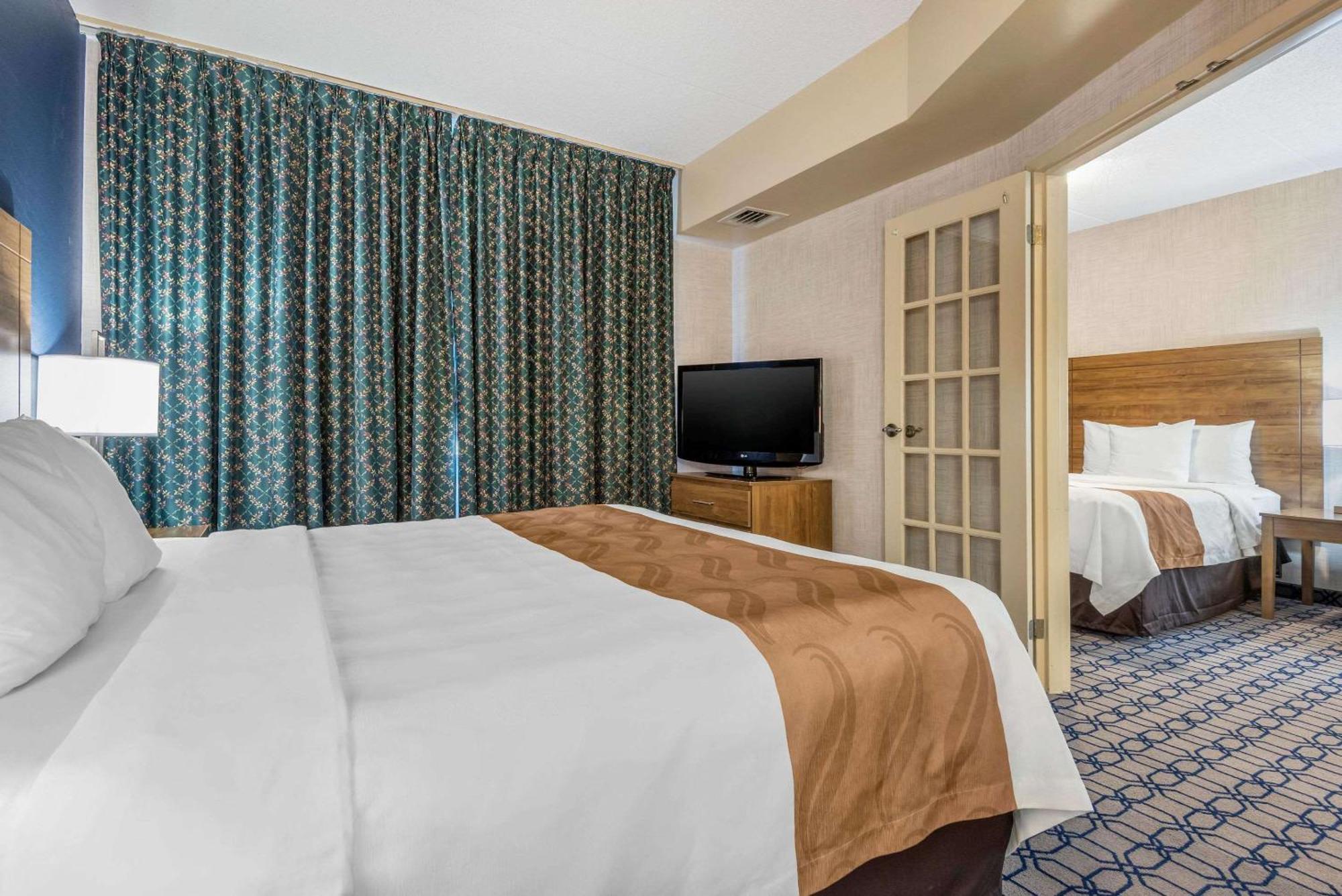 Quality Suites Whitby Εξωτερικό φωτογραφία