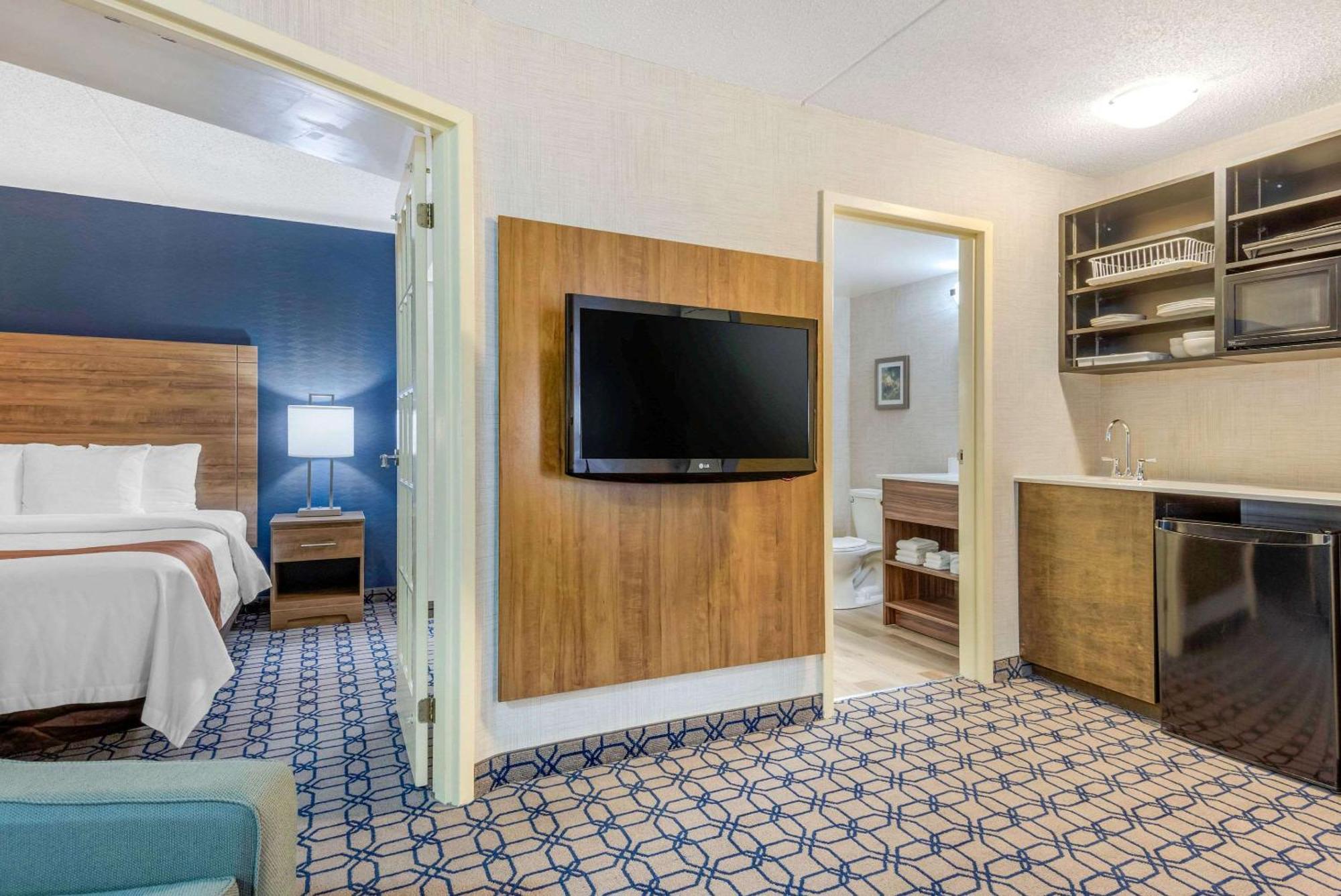 Quality Suites Whitby Εξωτερικό φωτογραφία