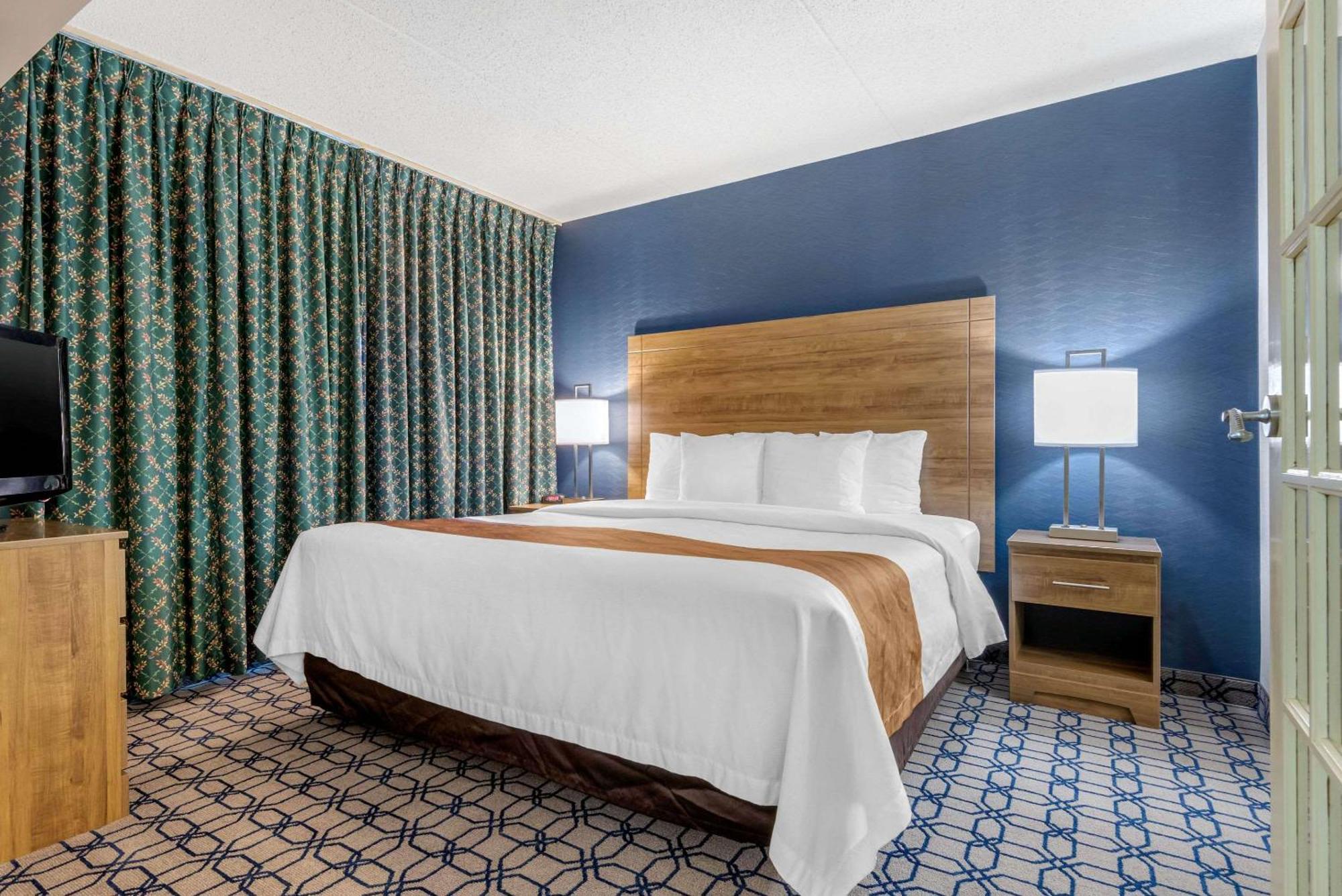 Quality Suites Whitby Εξωτερικό φωτογραφία