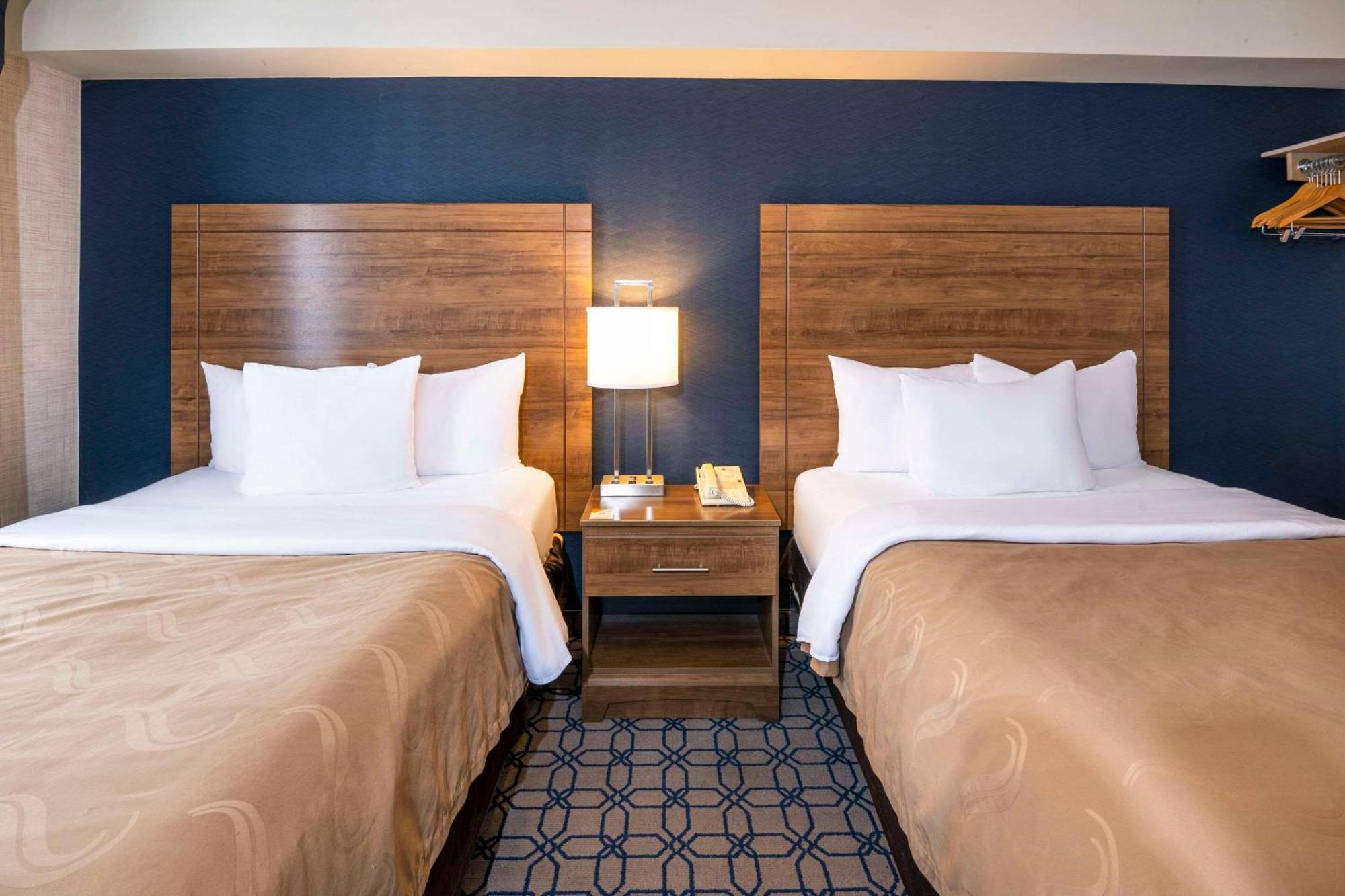 Quality Suites Whitby Εξωτερικό φωτογραφία