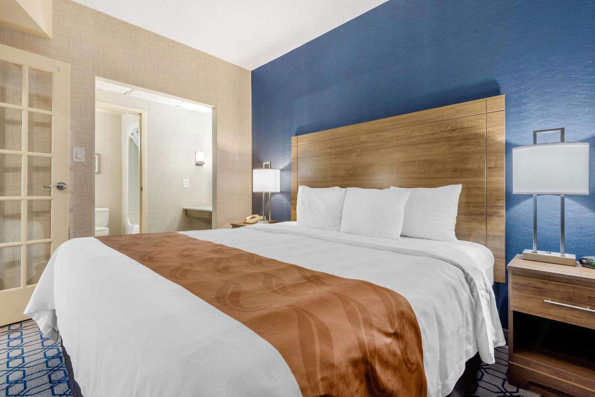 Quality Suites Whitby Εξωτερικό φωτογραφία