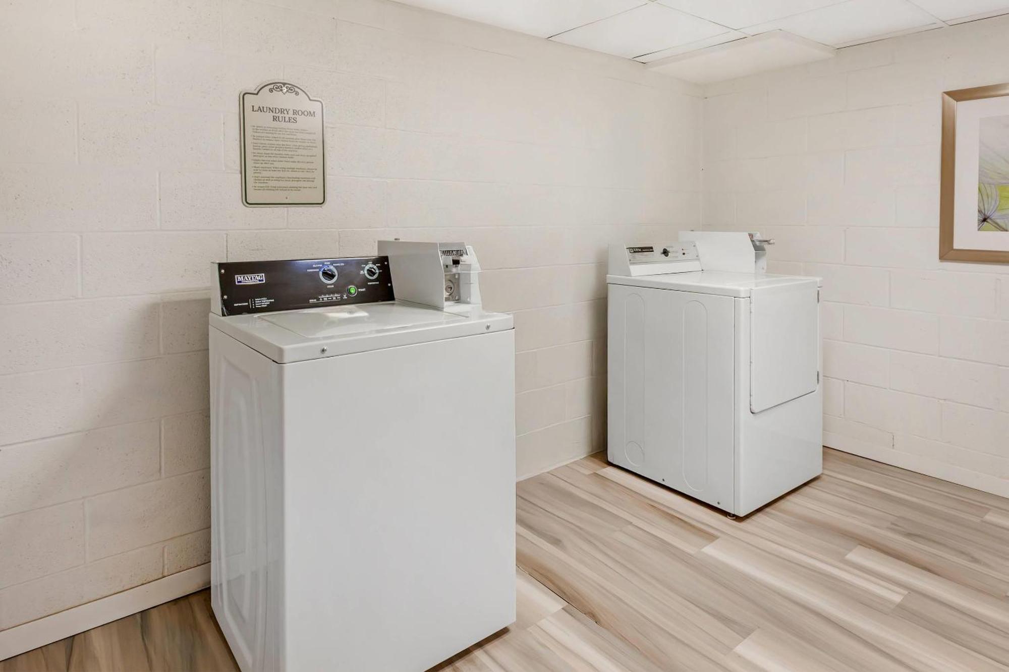 Quality Suites Whitby Εξωτερικό φωτογραφία