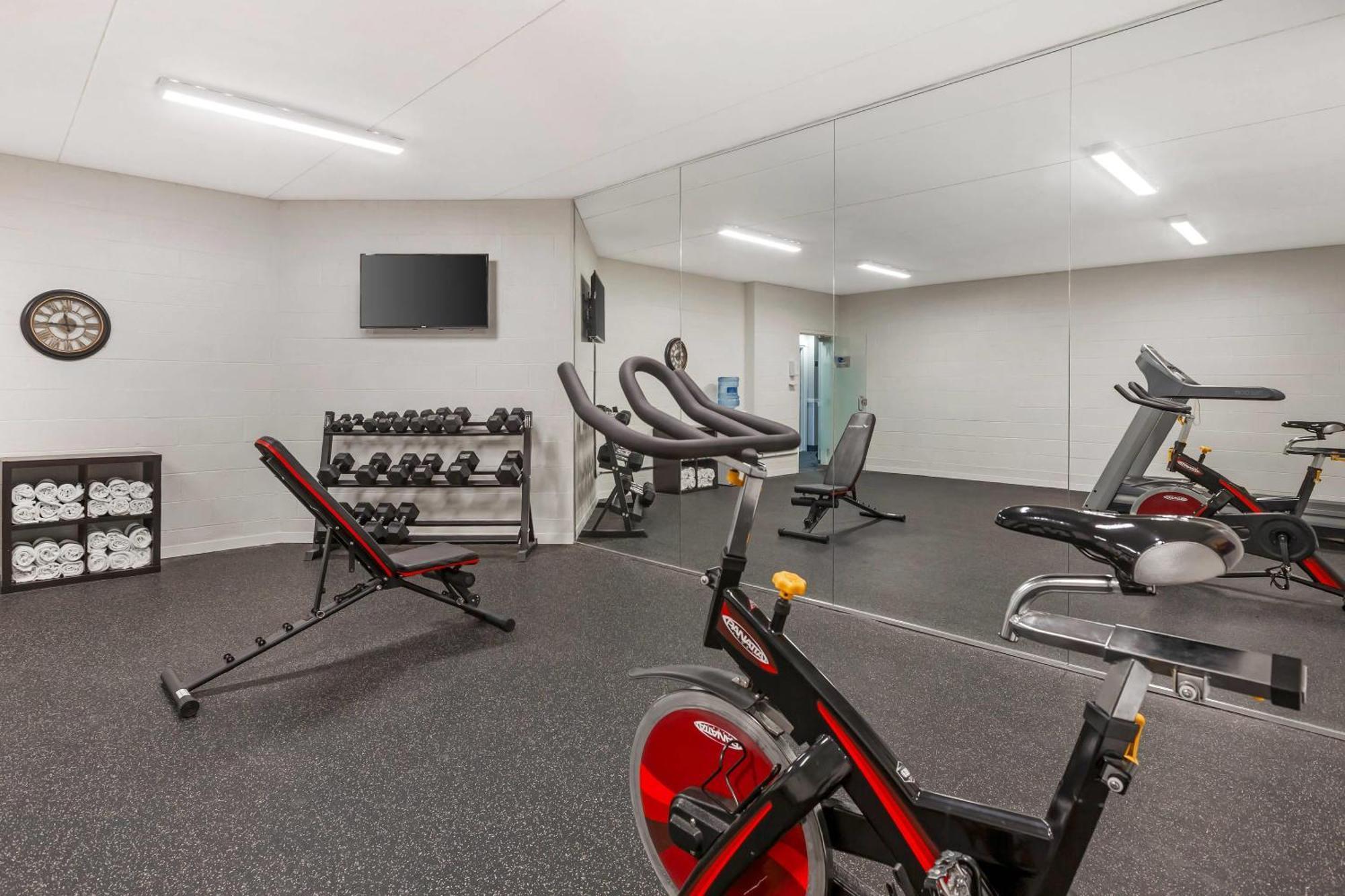 Quality Suites Whitby Εξωτερικό φωτογραφία
