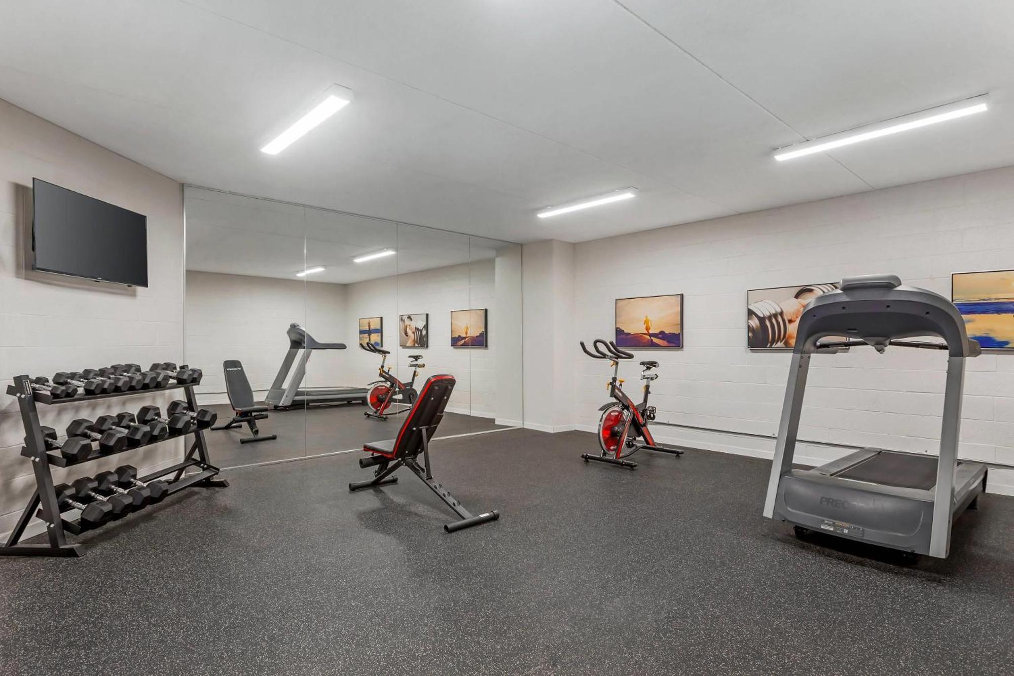 Quality Suites Whitby Εξωτερικό φωτογραφία