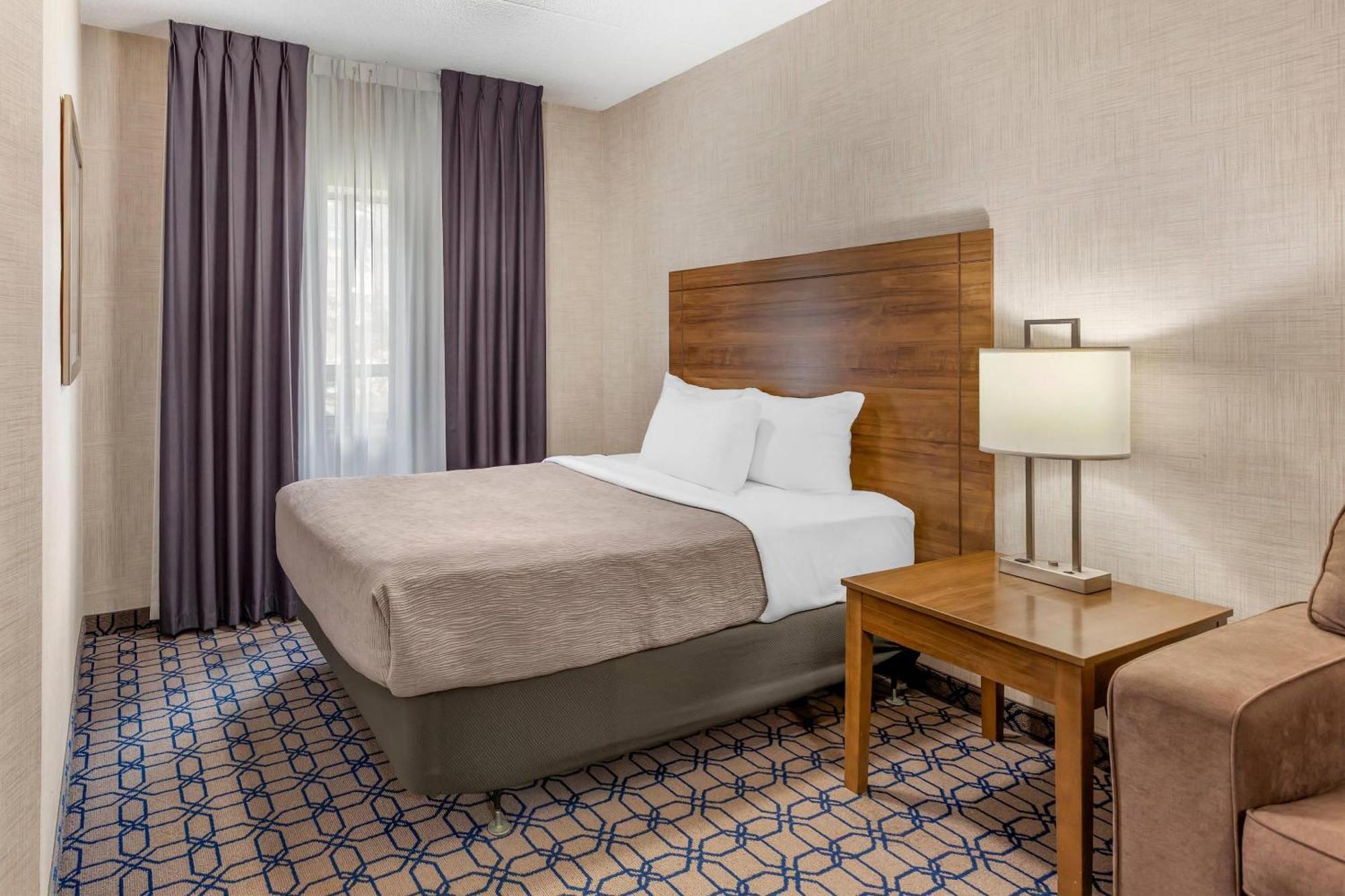Quality Suites Whitby Εξωτερικό φωτογραφία