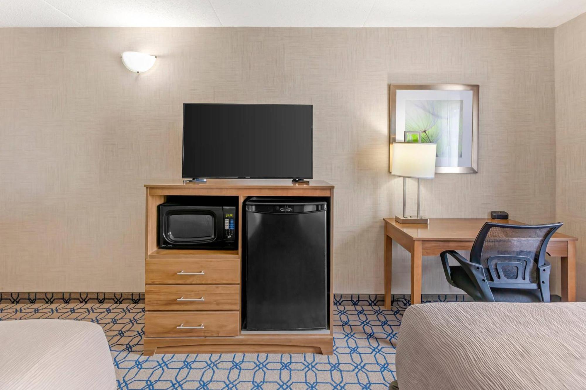 Quality Suites Whitby Εξωτερικό φωτογραφία