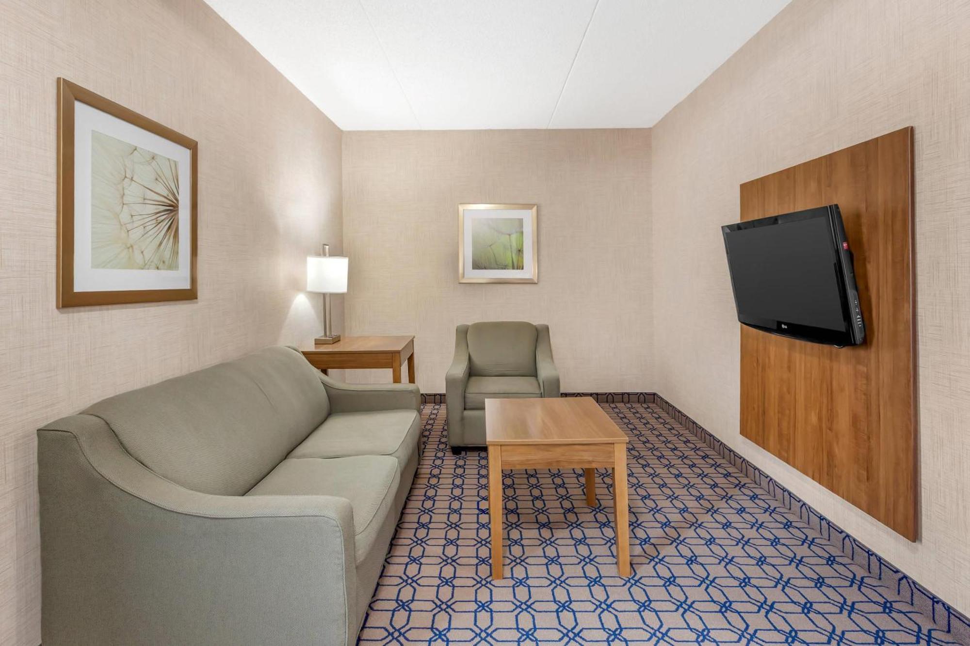 Quality Suites Whitby Εξωτερικό φωτογραφία