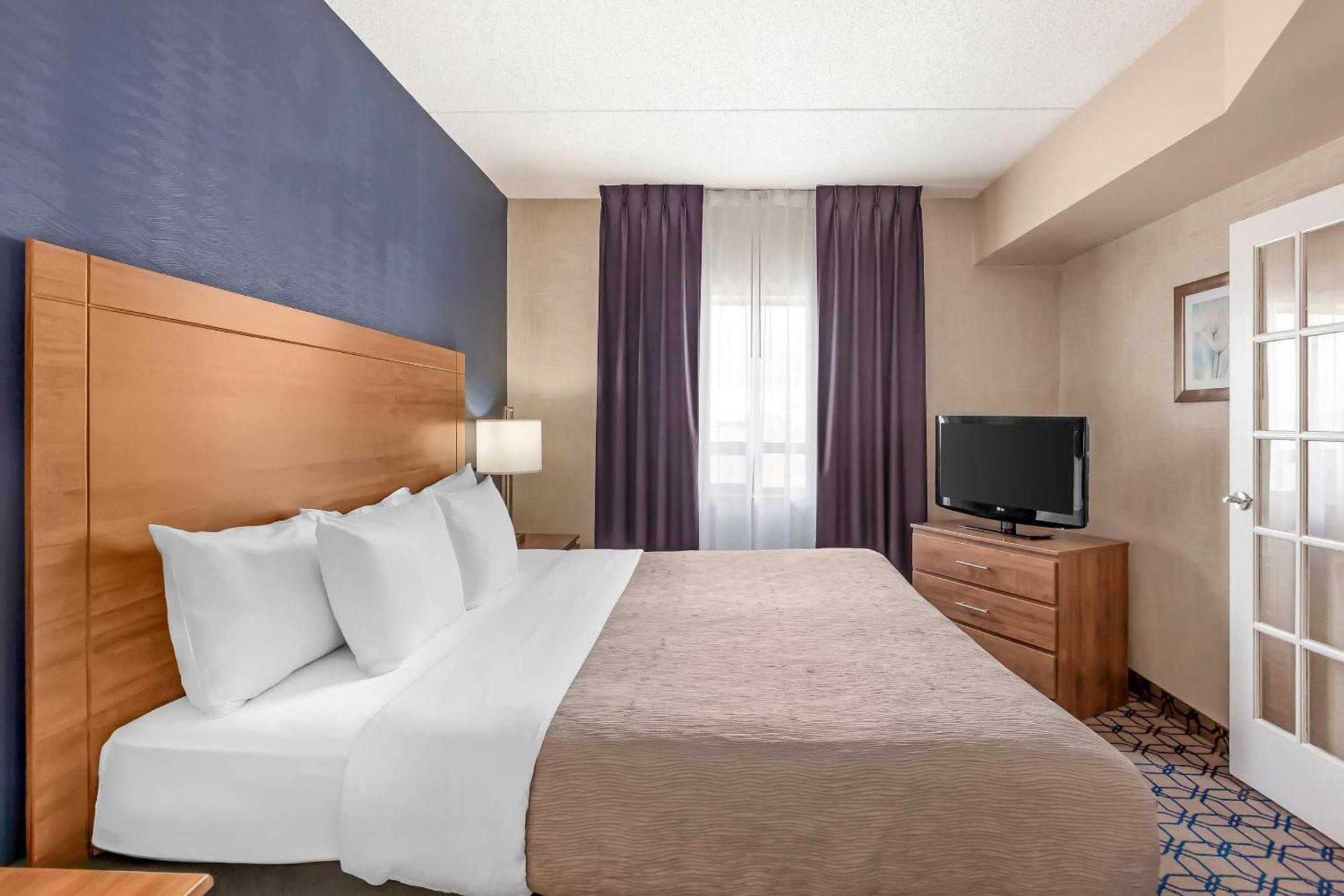 Quality Suites Whitby Εξωτερικό φωτογραφία