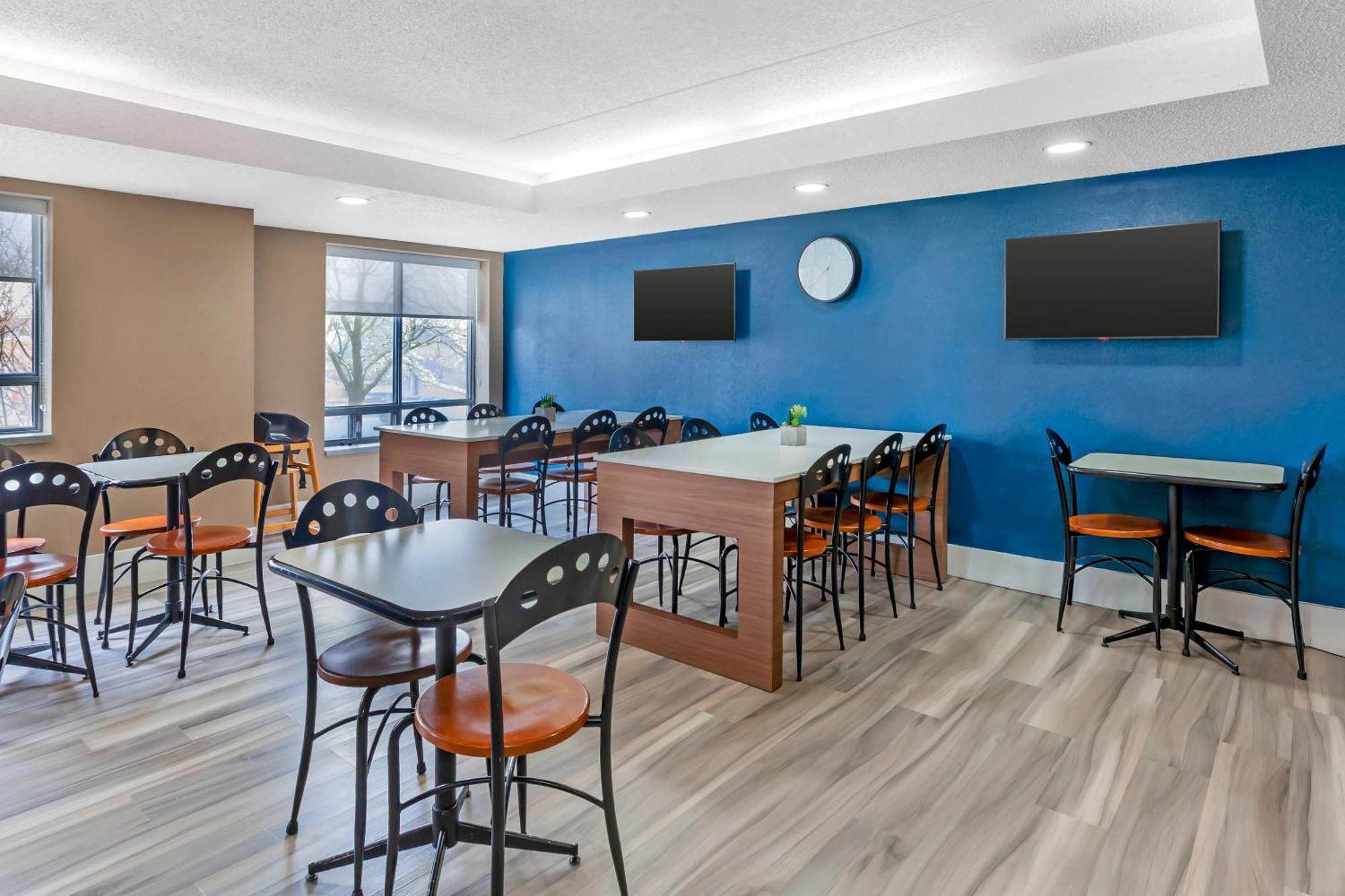 Quality Suites Whitby Εξωτερικό φωτογραφία