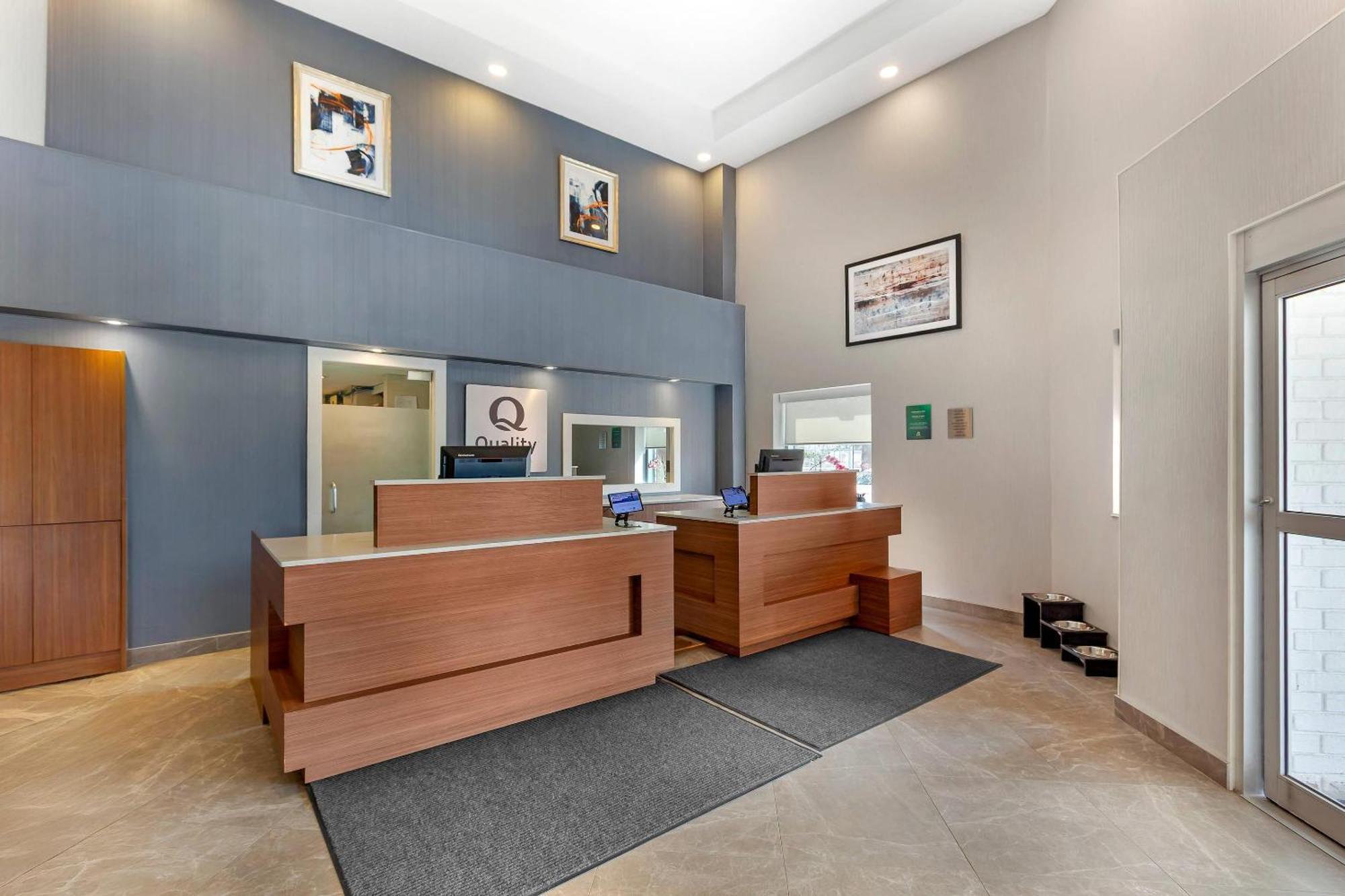Quality Suites Whitby Εξωτερικό φωτογραφία