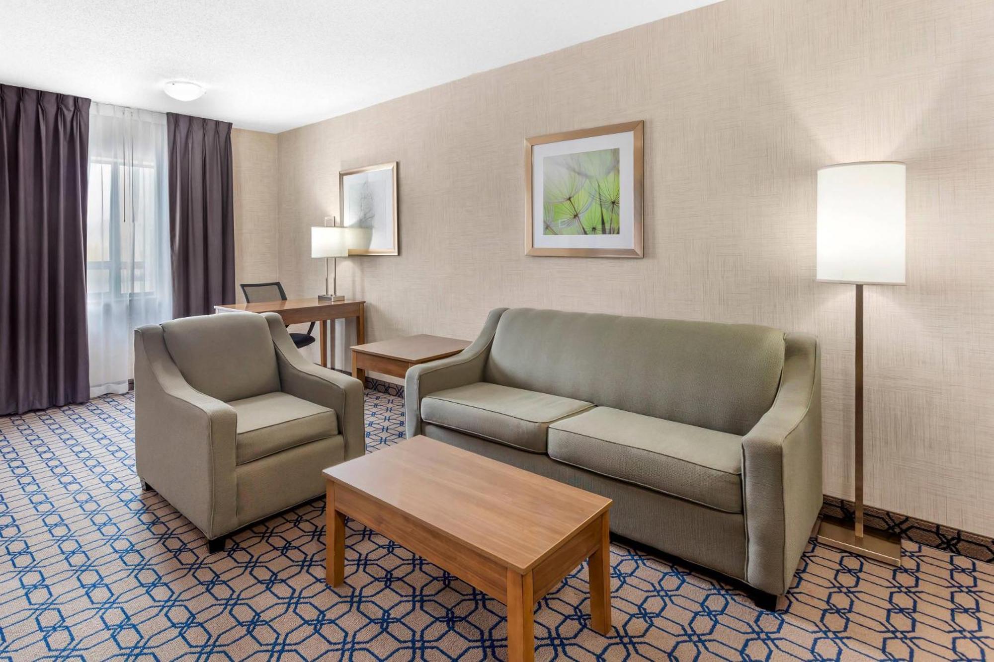 Quality Suites Whitby Εξωτερικό φωτογραφία