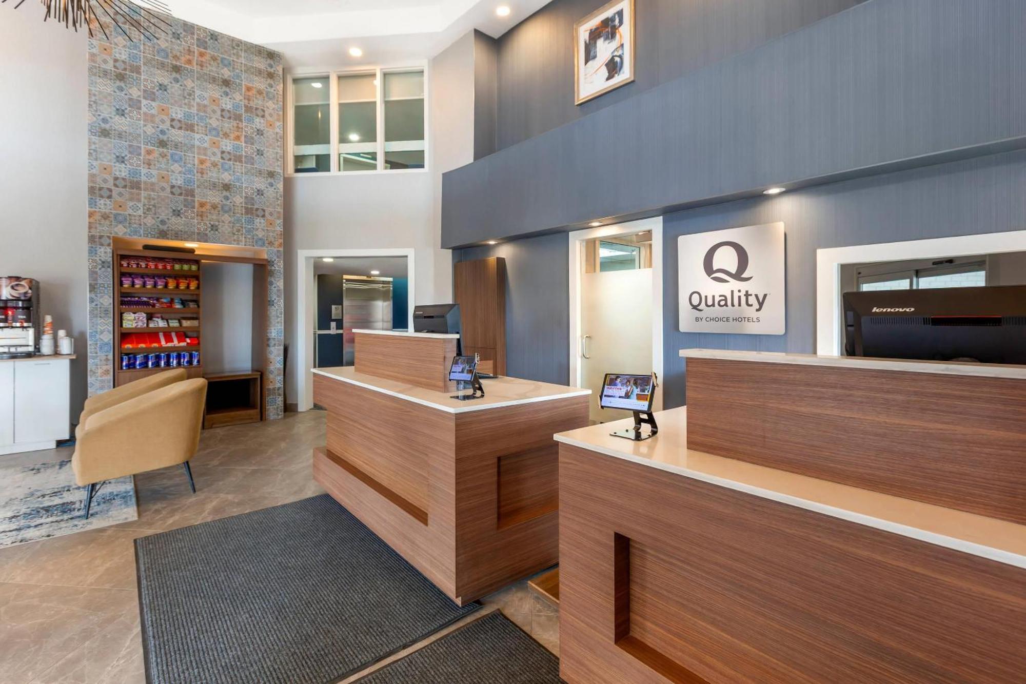 Quality Suites Whitby Εξωτερικό φωτογραφία
