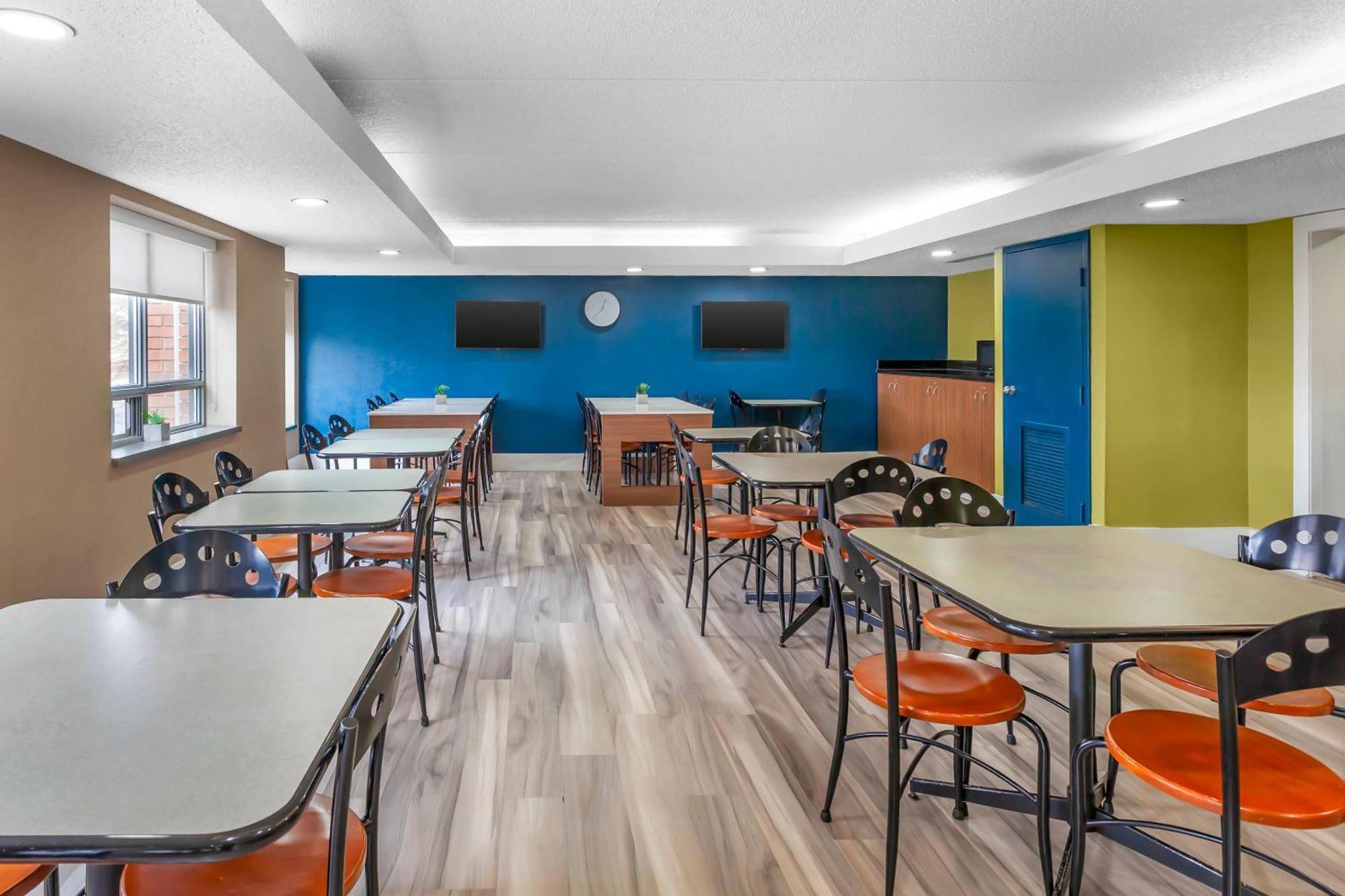 Quality Suites Whitby Εξωτερικό φωτογραφία
