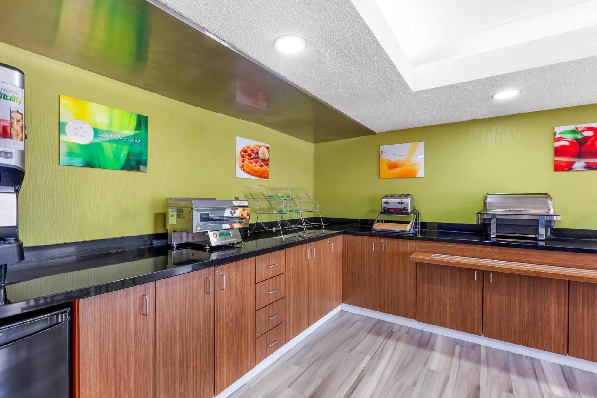 Quality Suites Whitby Εξωτερικό φωτογραφία