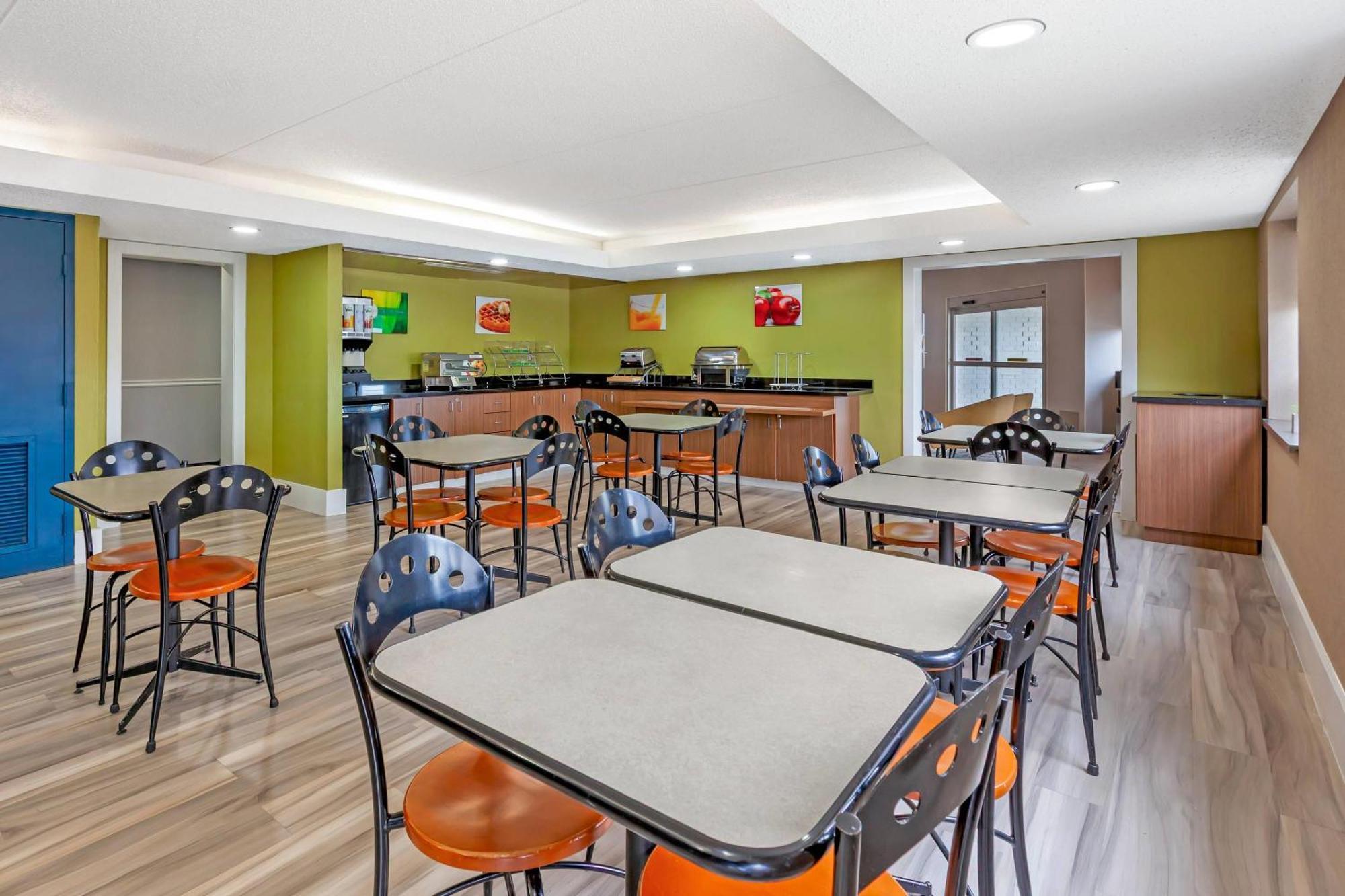 Quality Suites Whitby Εξωτερικό φωτογραφία