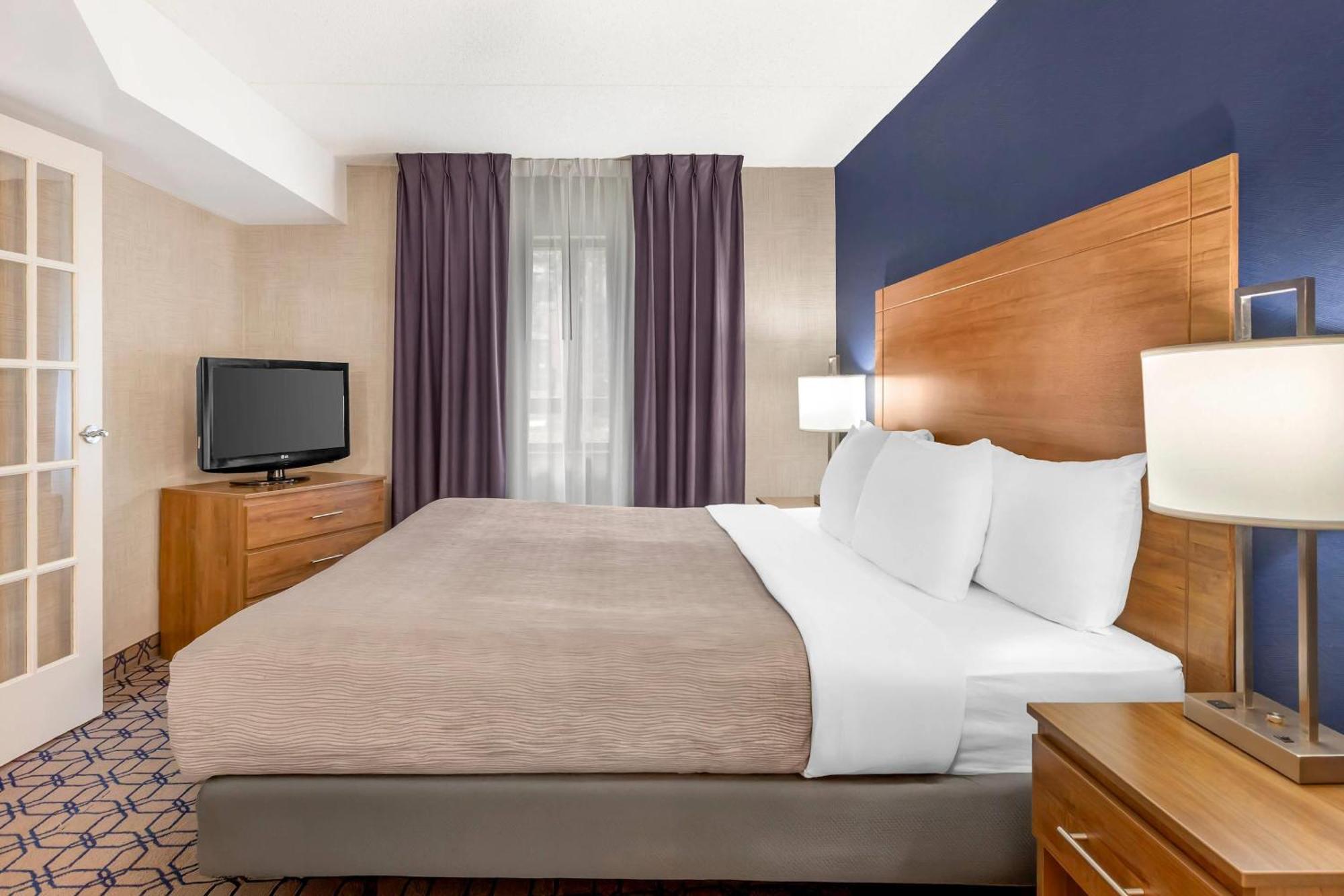Quality Suites Whitby Εξωτερικό φωτογραφία