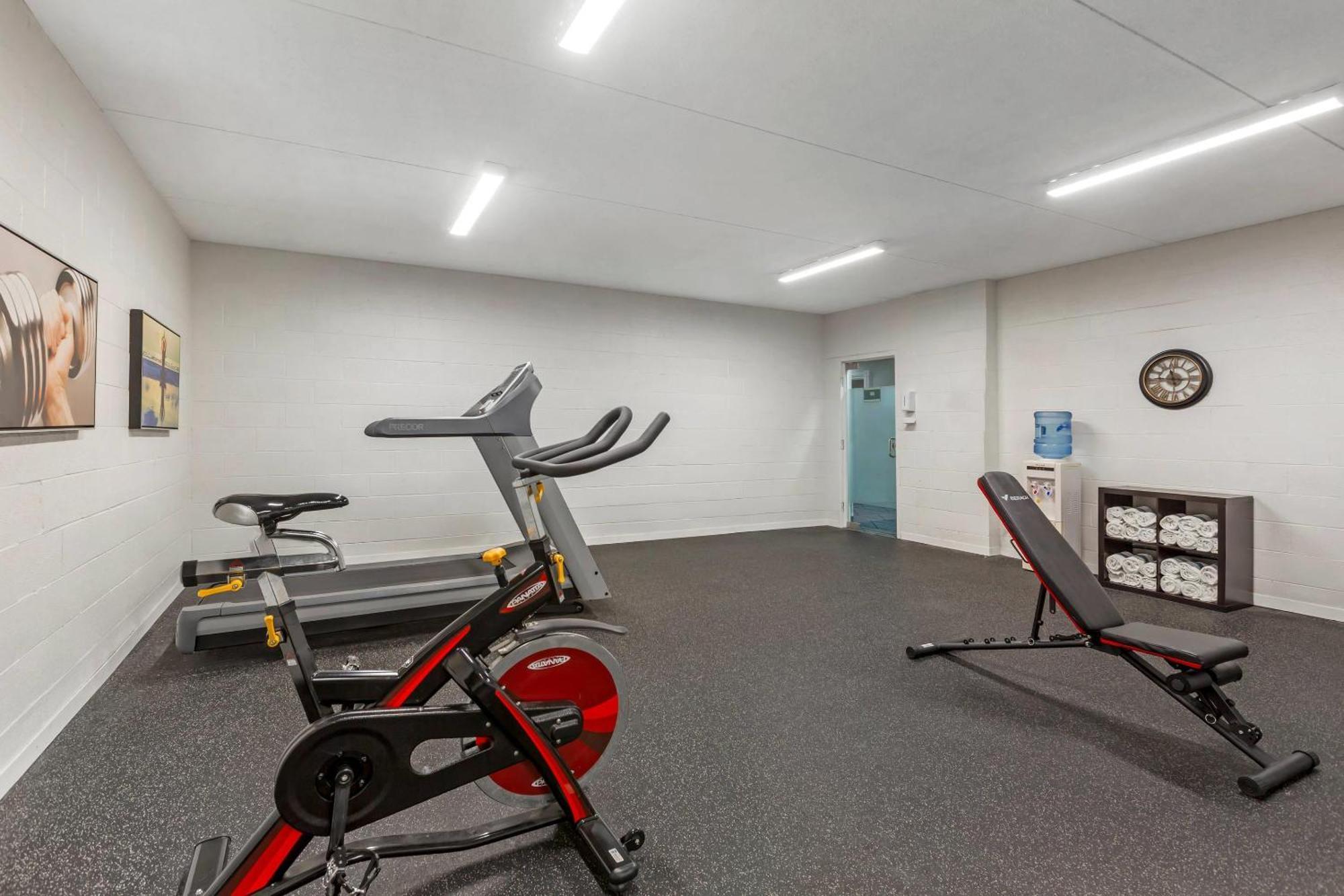Quality Suites Whitby Εξωτερικό φωτογραφία
