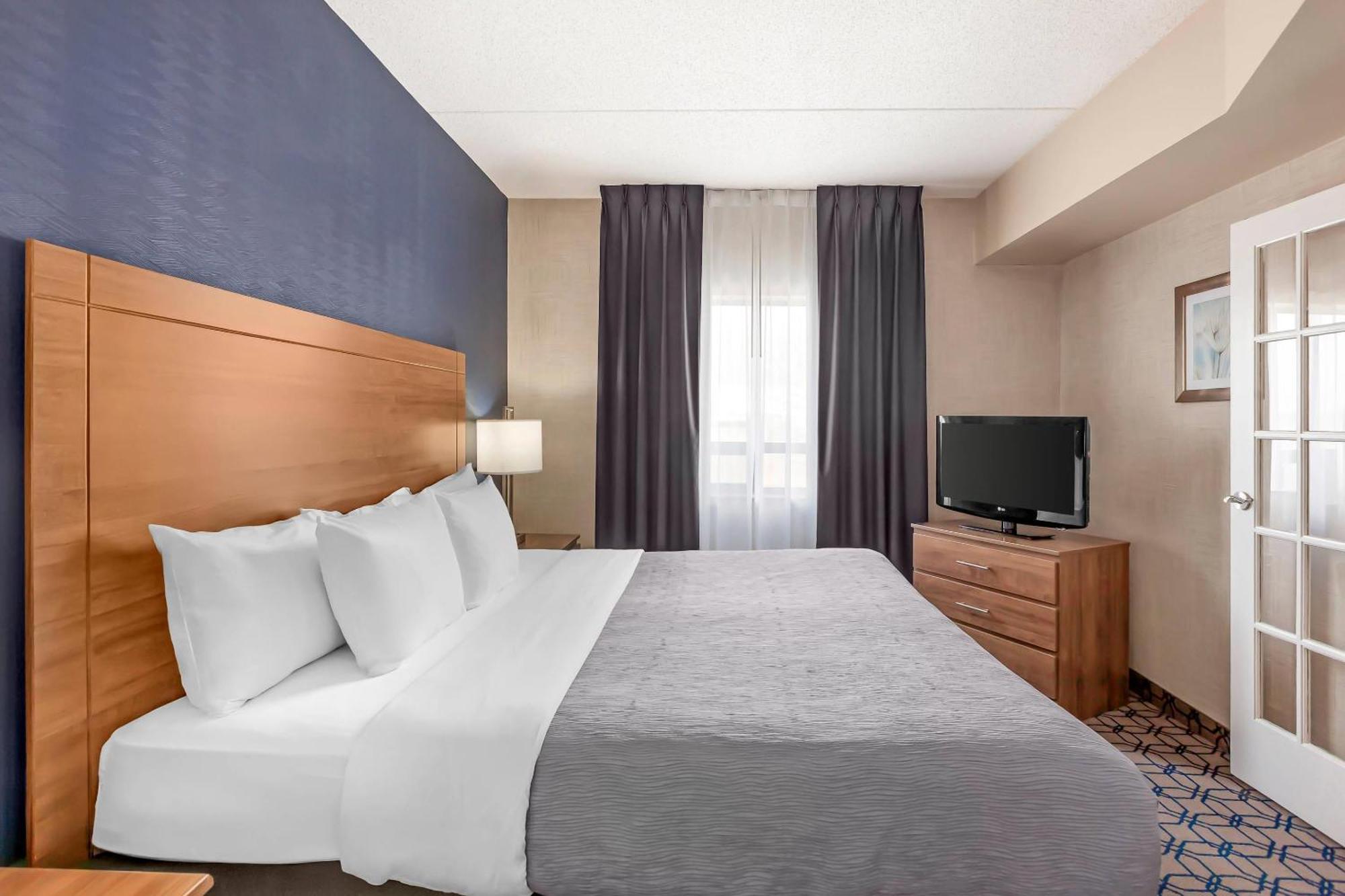 Quality Suites Whitby Εξωτερικό φωτογραφία