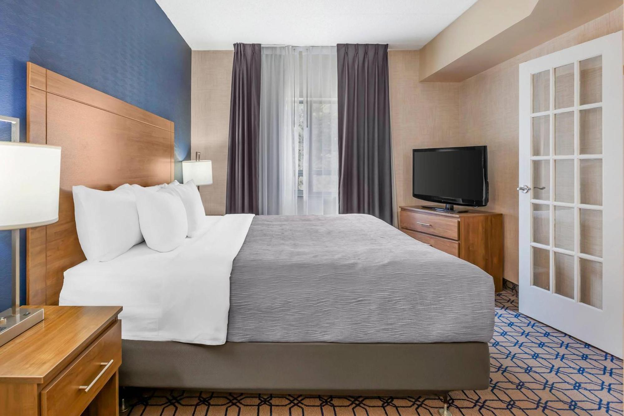 Quality Suites Whitby Εξωτερικό φωτογραφία