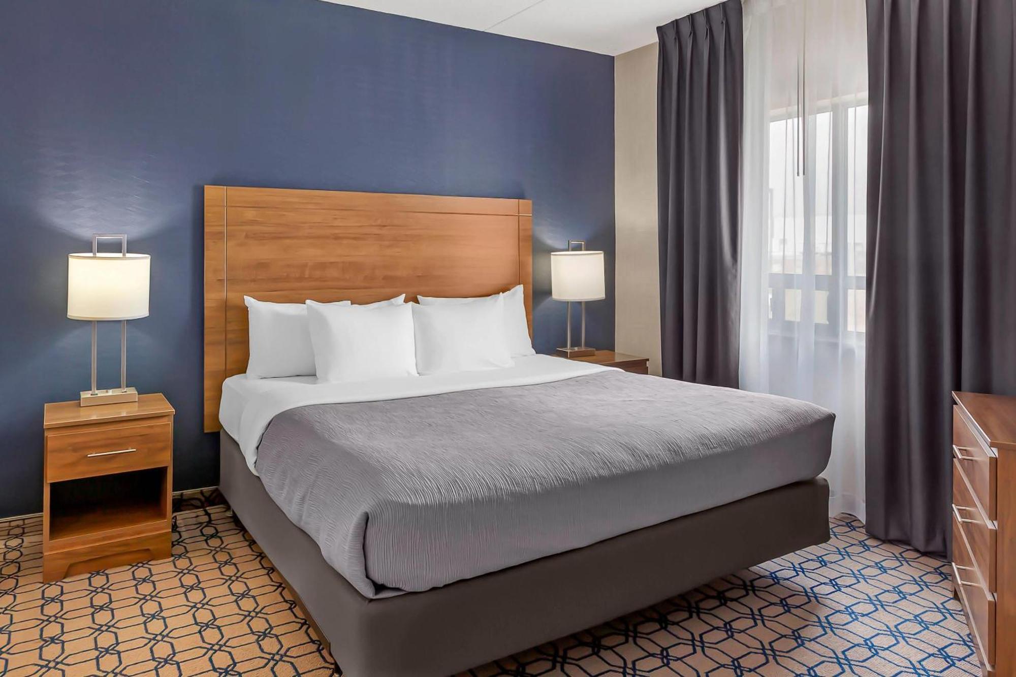 Quality Suites Whitby Εξωτερικό φωτογραφία