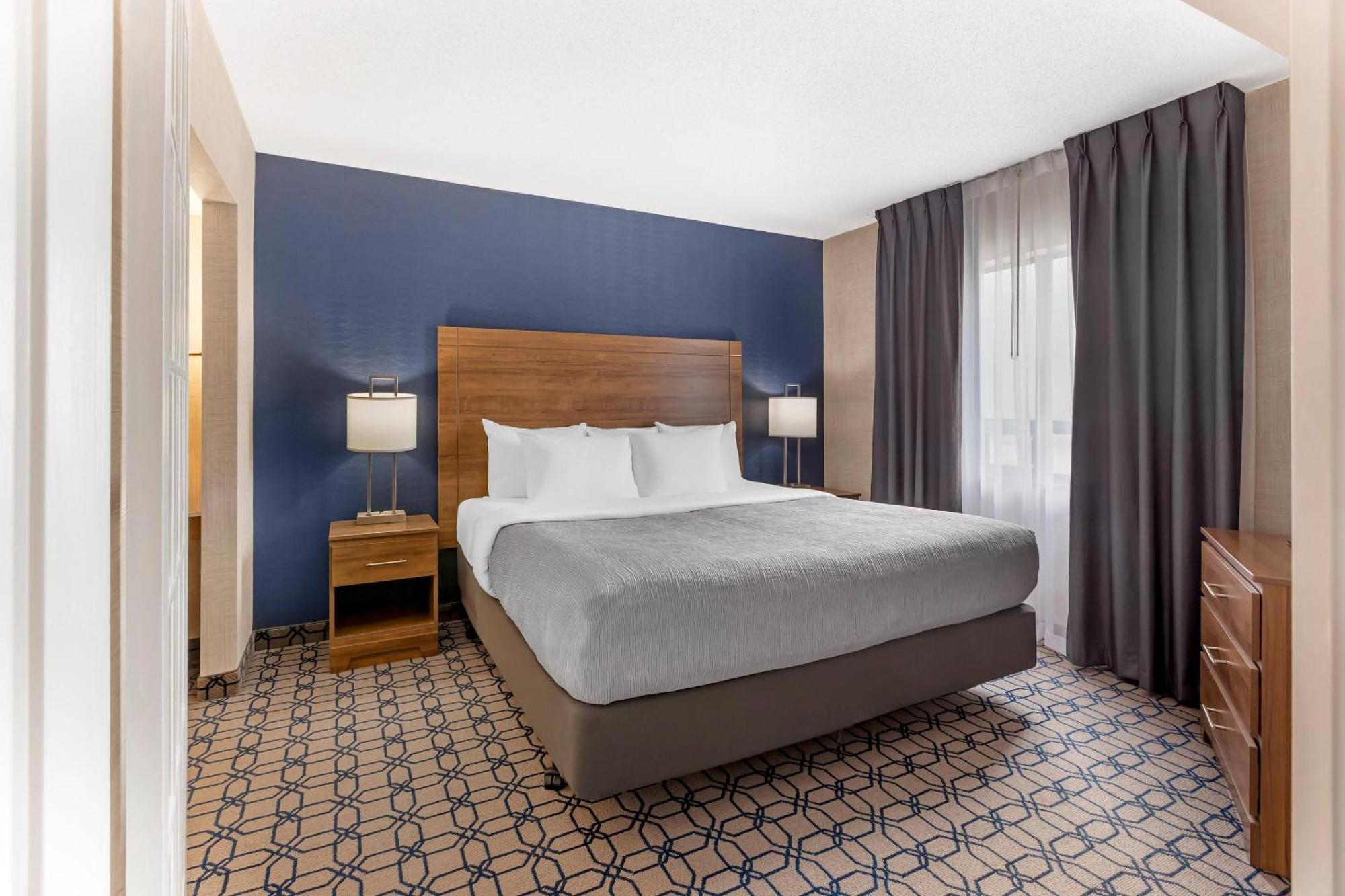 Quality Suites Whitby Εξωτερικό φωτογραφία