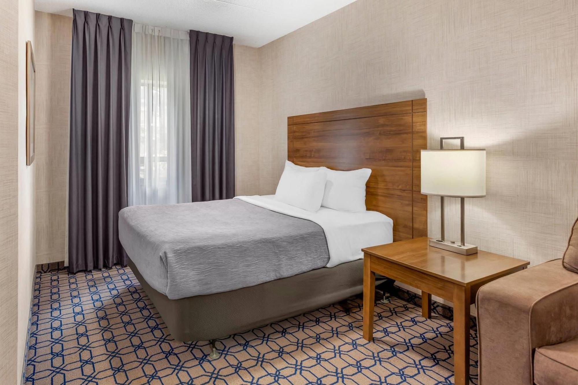 Quality Suites Whitby Εξωτερικό φωτογραφία