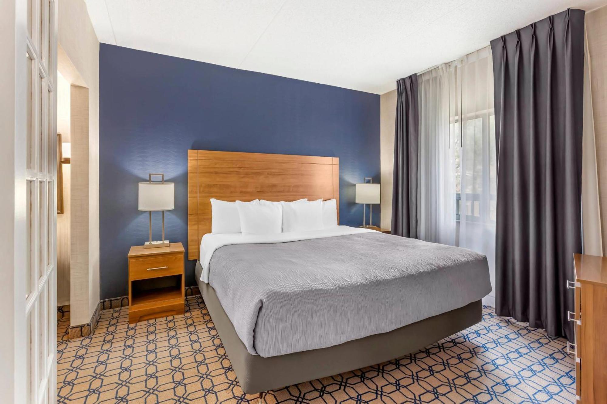 Quality Suites Whitby Εξωτερικό φωτογραφία