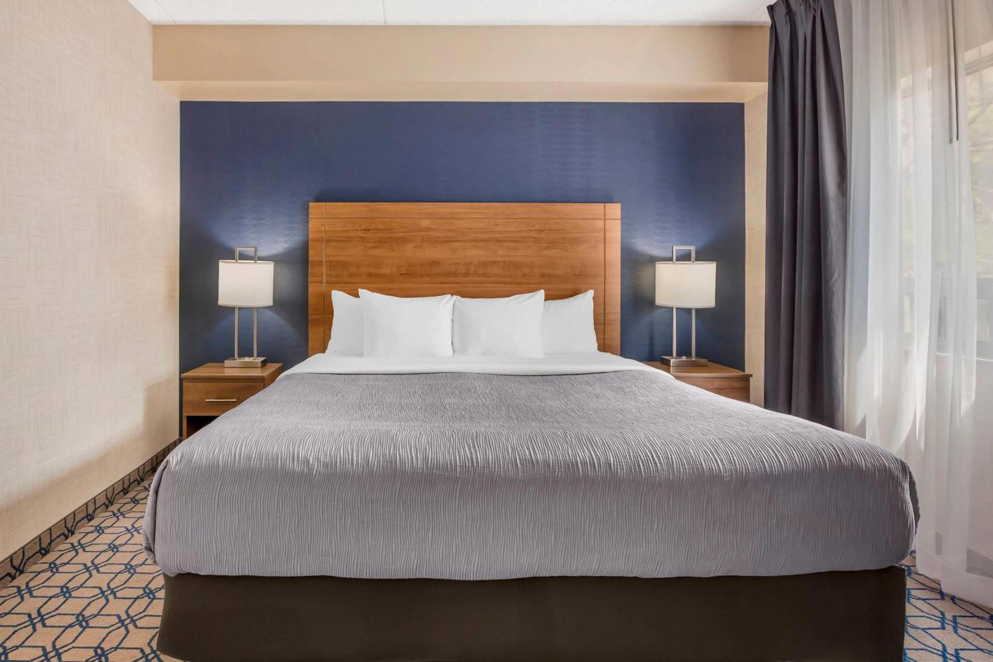 Quality Suites Whitby Εξωτερικό φωτογραφία