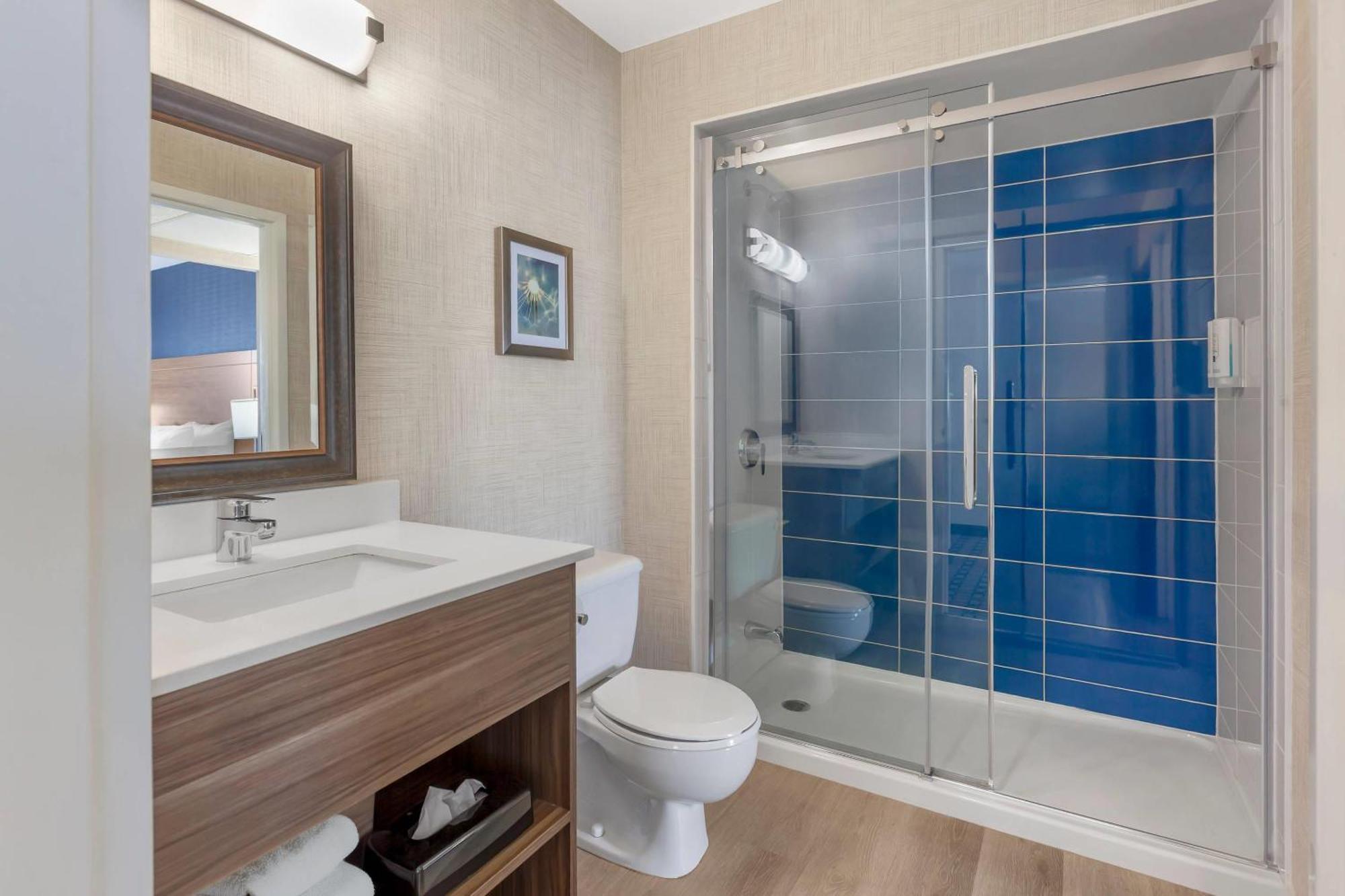 Quality Suites Whitby Εξωτερικό φωτογραφία