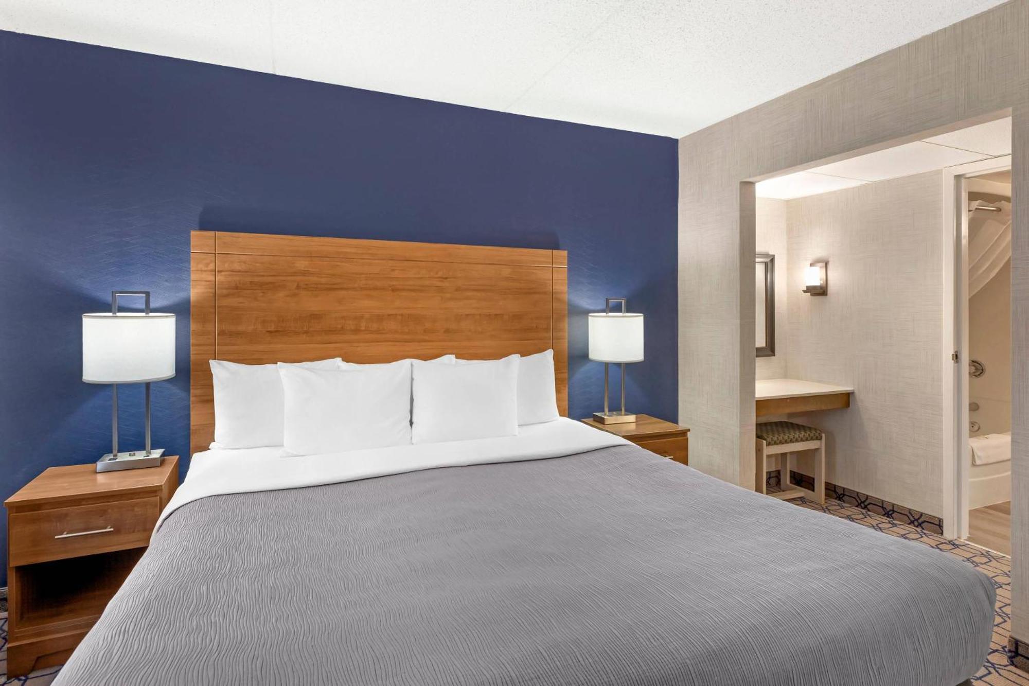 Quality Suites Whitby Εξωτερικό φωτογραφία
