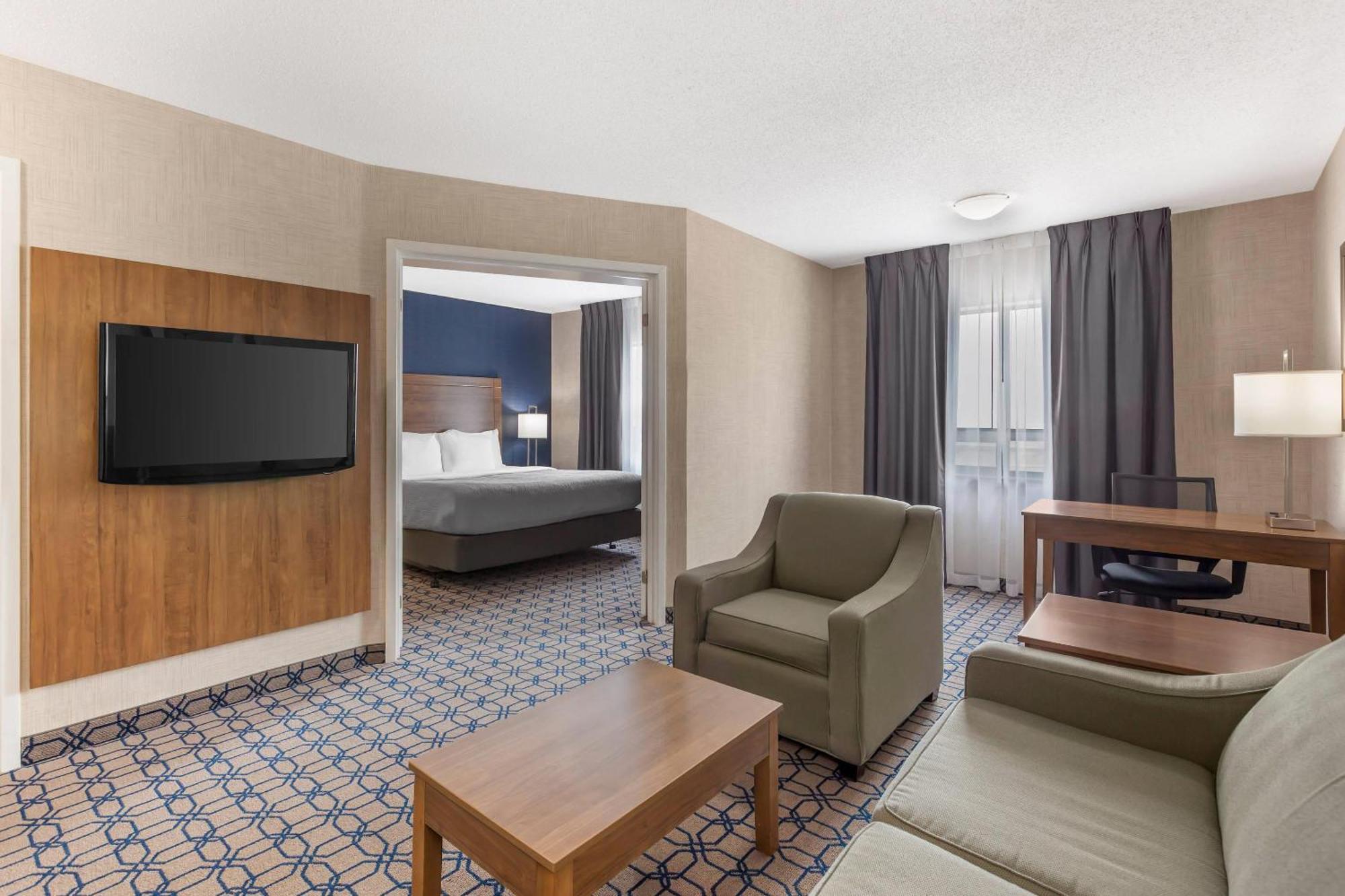 Quality Suites Whitby Εξωτερικό φωτογραφία